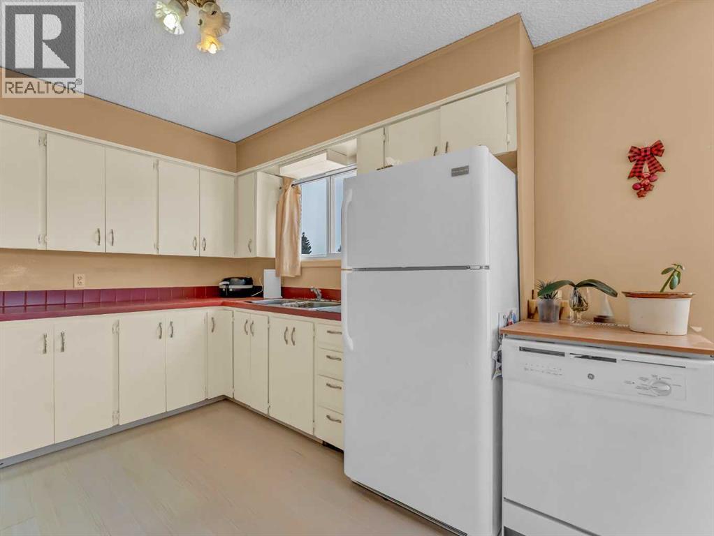 Single Family House Bungalow for Sale in  Markwick Drive SE Connaught Medicine Hat 