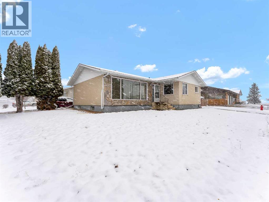 Single Family House Bungalow for Sale in  Markwick Drive SE Connaught Medicine Hat 