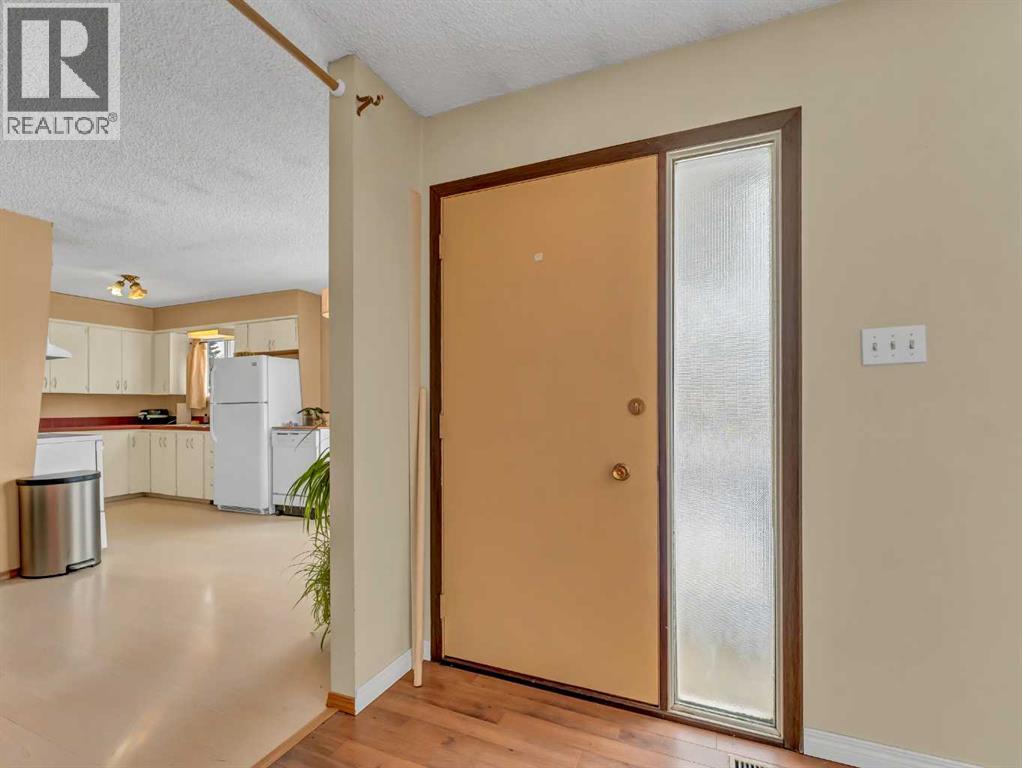 Single Family House Bungalow for Sale in  Markwick Drive SE Connaught Medicine Hat 