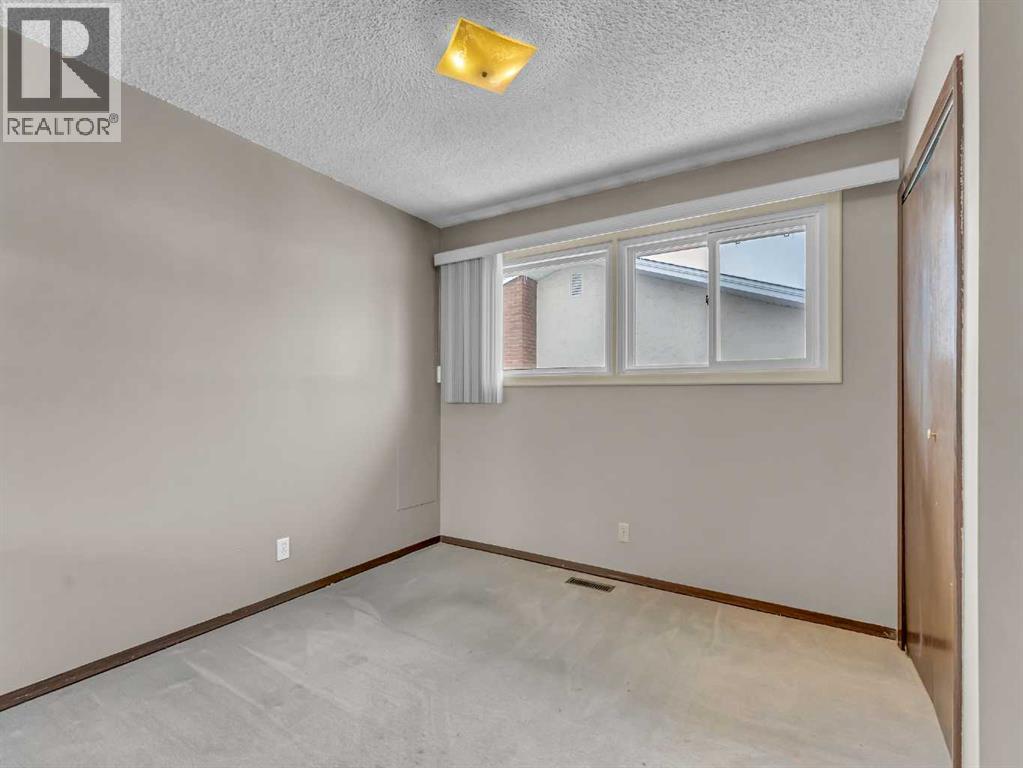 Single Family House Bungalow for Sale in  Markwick Drive SE Connaught Medicine Hat 