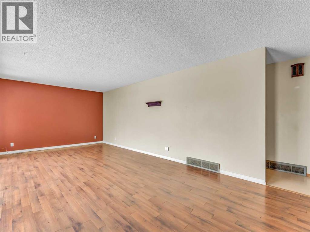 Single Family House Bungalow for Sale in  Markwick Drive SE Connaught Medicine Hat 