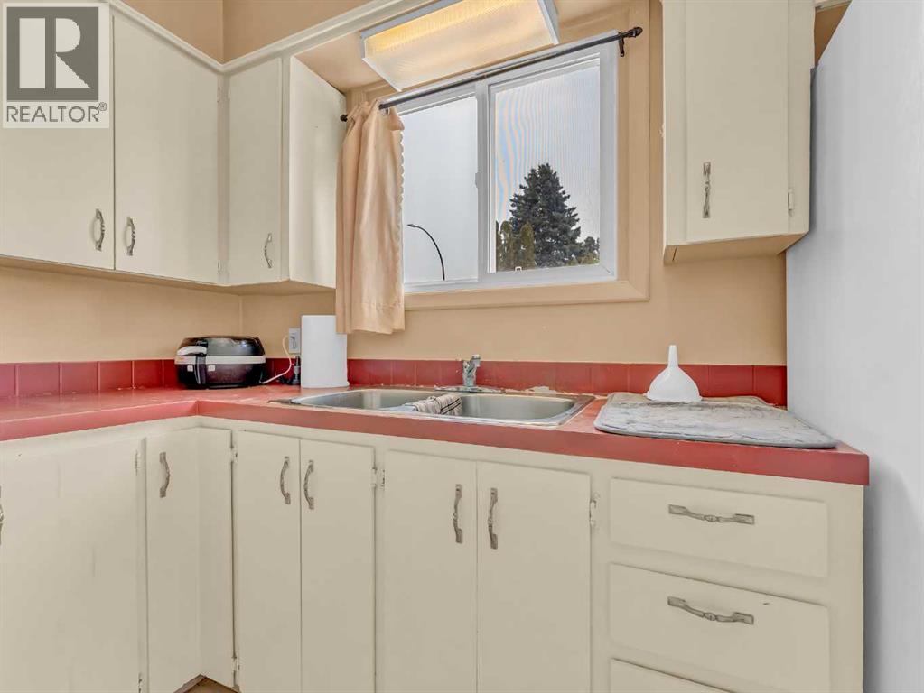 Single Family House Bungalow for Sale in  Markwick Drive SE Connaught Medicine Hat 