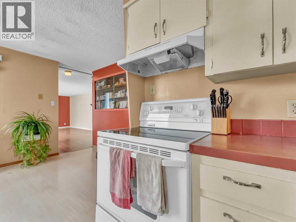 Single Family House Bungalow for Sale in  Markwick Drive SE Connaught Medicine Hat 