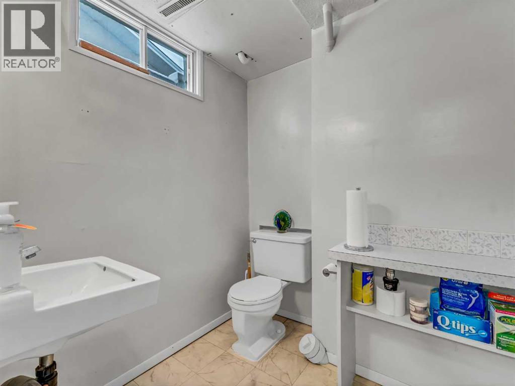 Single Family House Bungalow for Sale in  Markwick Drive SE Connaught Medicine Hat 