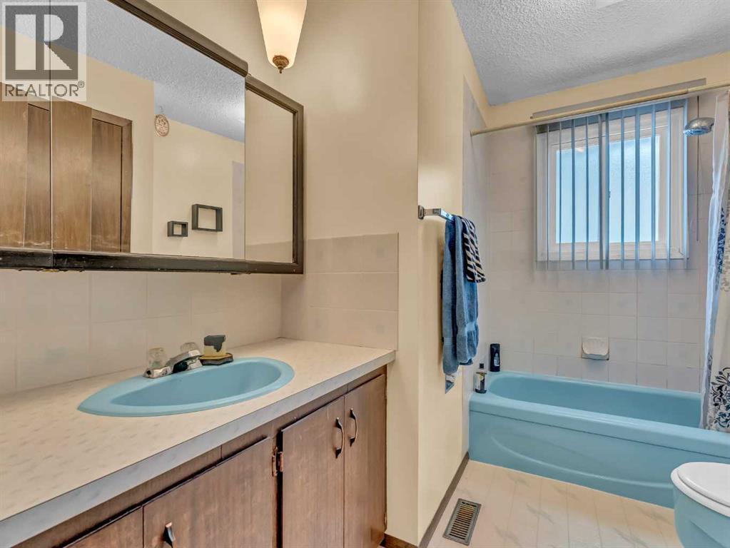 Single Family House Bungalow for Sale in  Markwick Drive SE Connaught Medicine Hat 