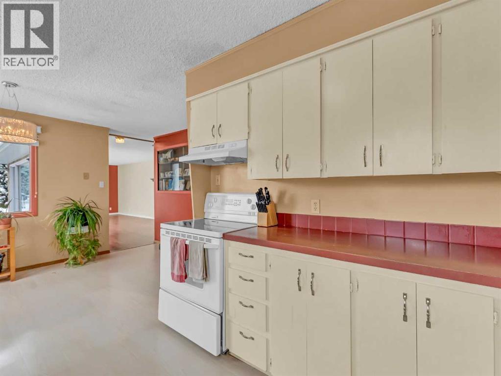 Single Family House Bungalow for Sale in  Markwick Drive SE Connaught Medicine Hat 