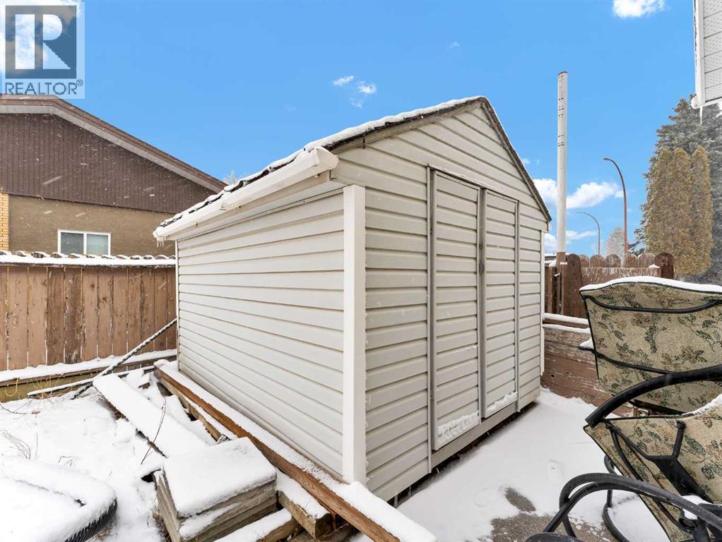 Single Family House Bungalow for Sale in  Markwick Drive SE Connaught Medicine Hat 