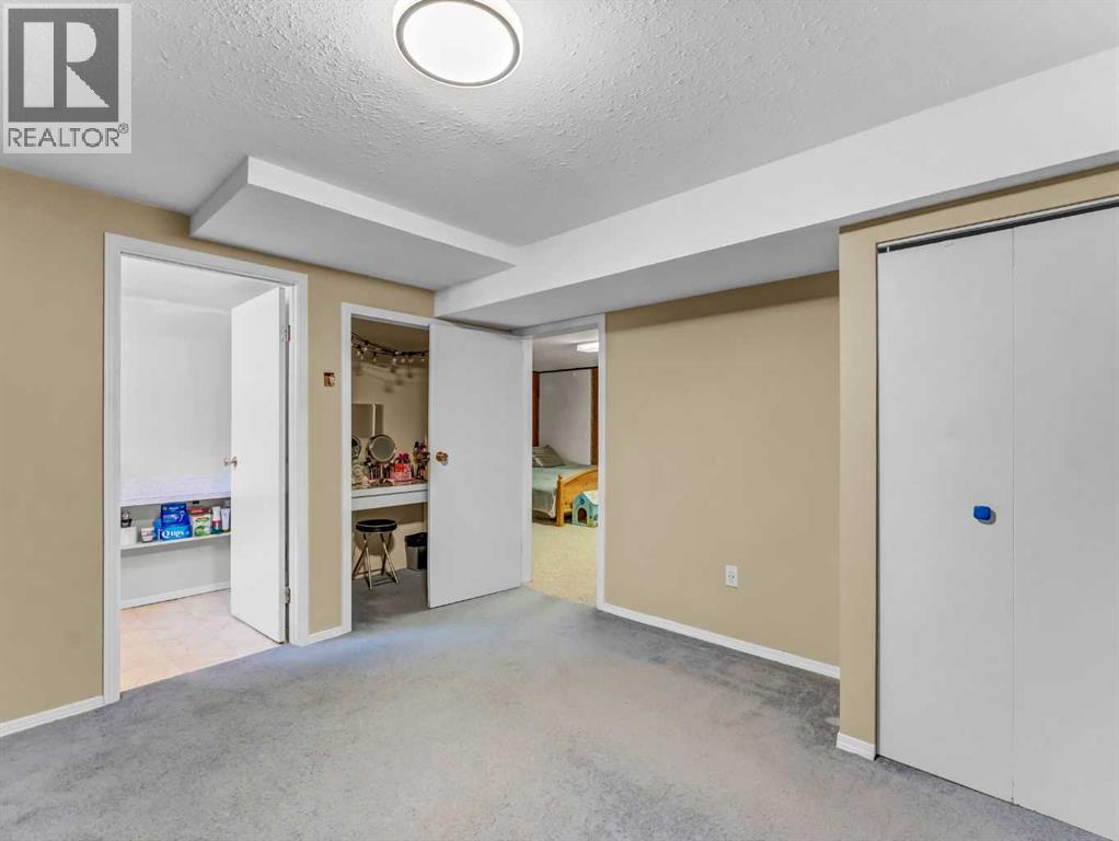 Single Family House Bungalow for Sale in  Markwick Drive SE Connaught Medicine Hat 