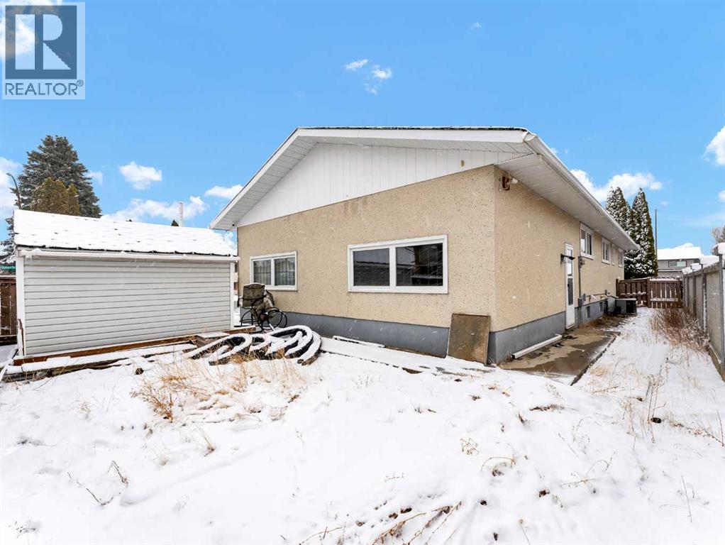 Single Family House Bungalow for Sale in  Markwick Drive SE Connaught Medicine Hat 