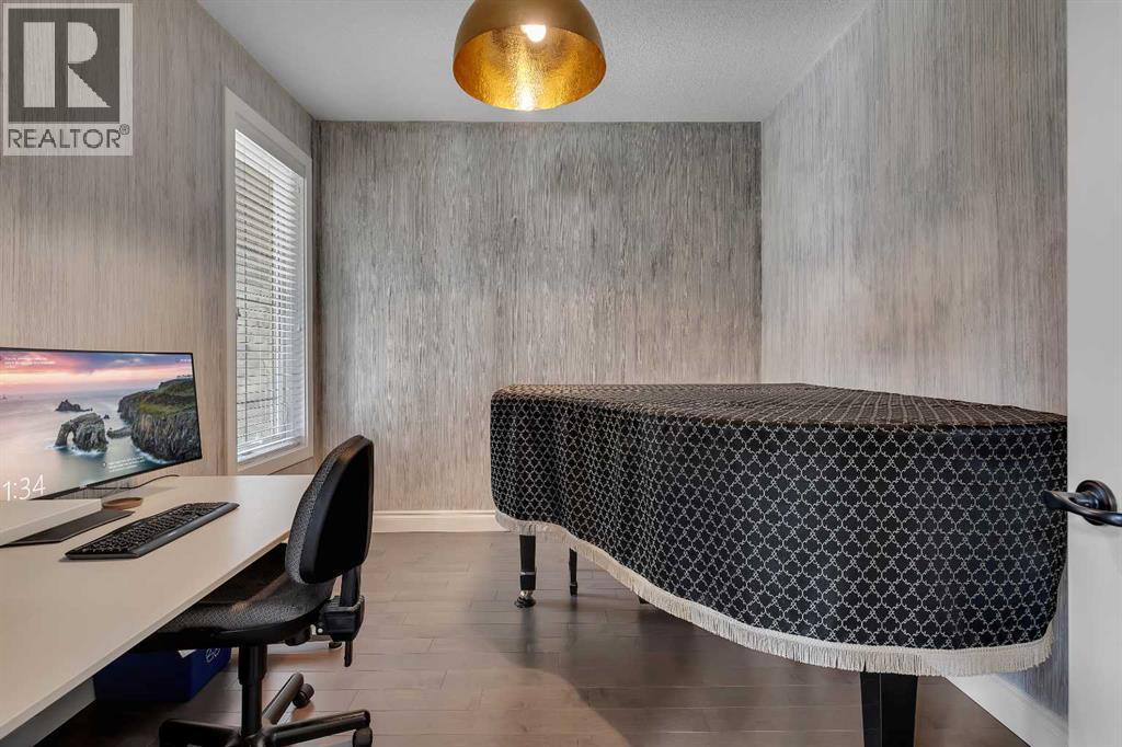 Single Family House for Sale in  Evansborough Way NW Evanston Calgary 