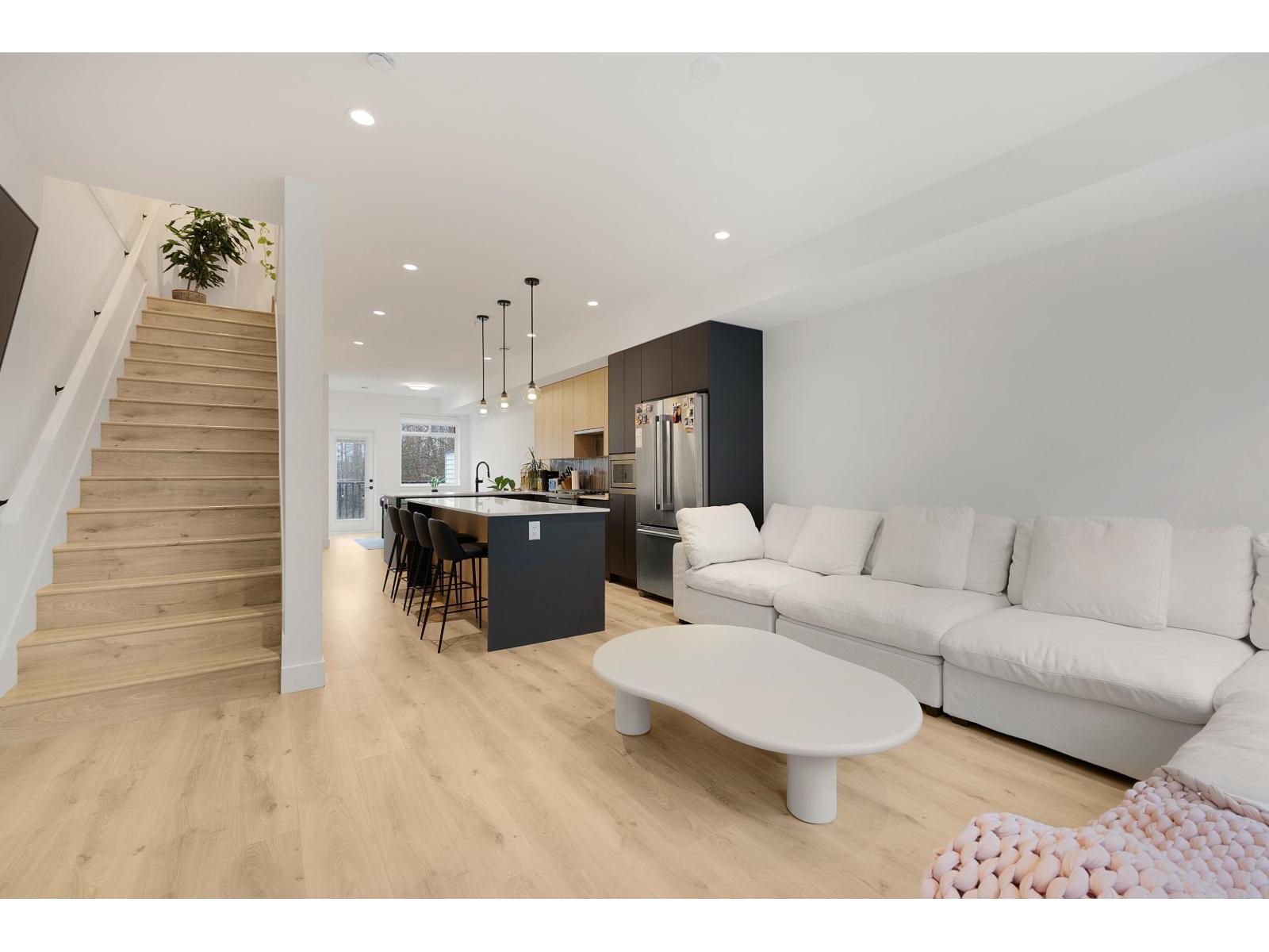 16 8430 NOTTMAN STREET, Mission