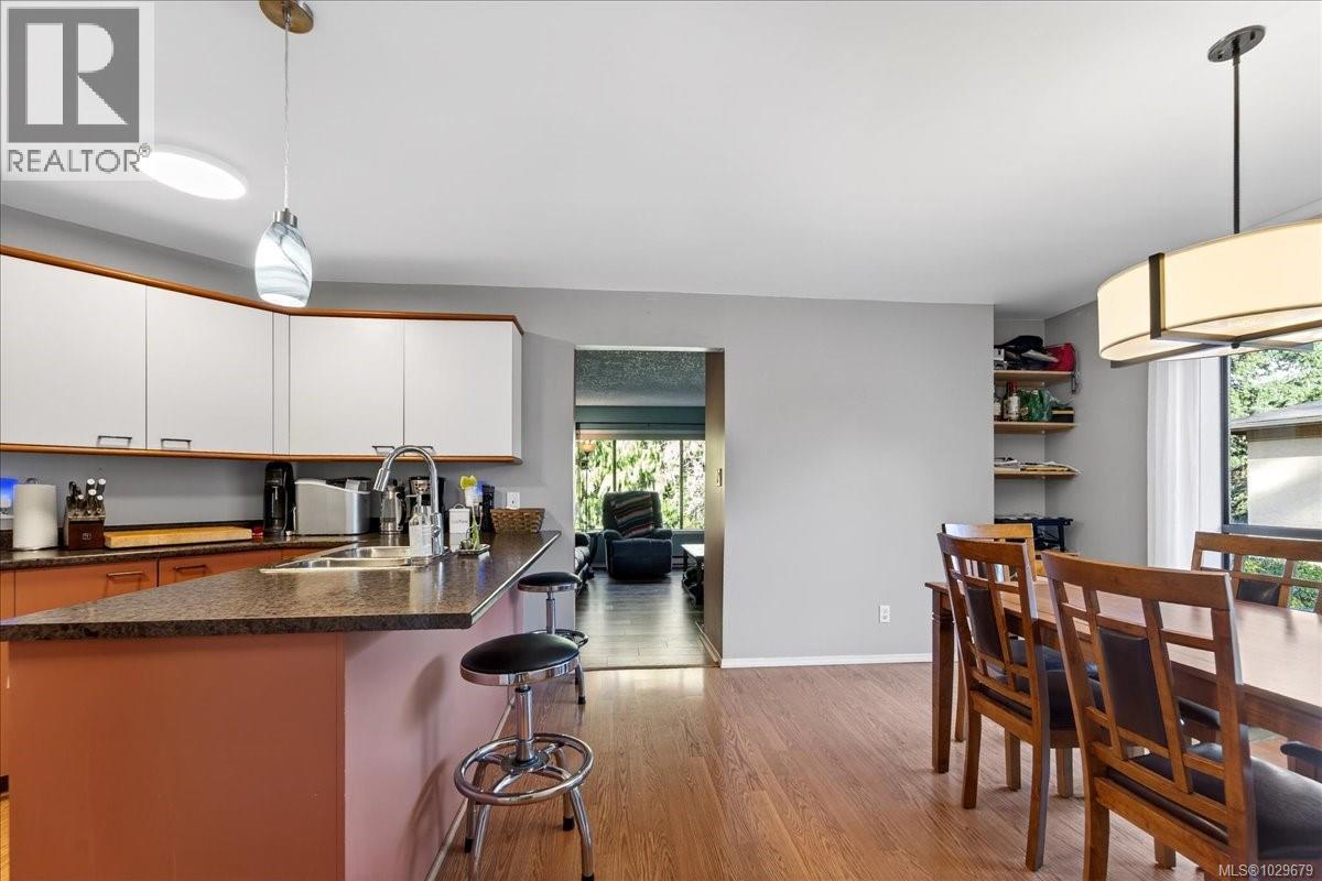 #9 639 KILDEW RD - 15