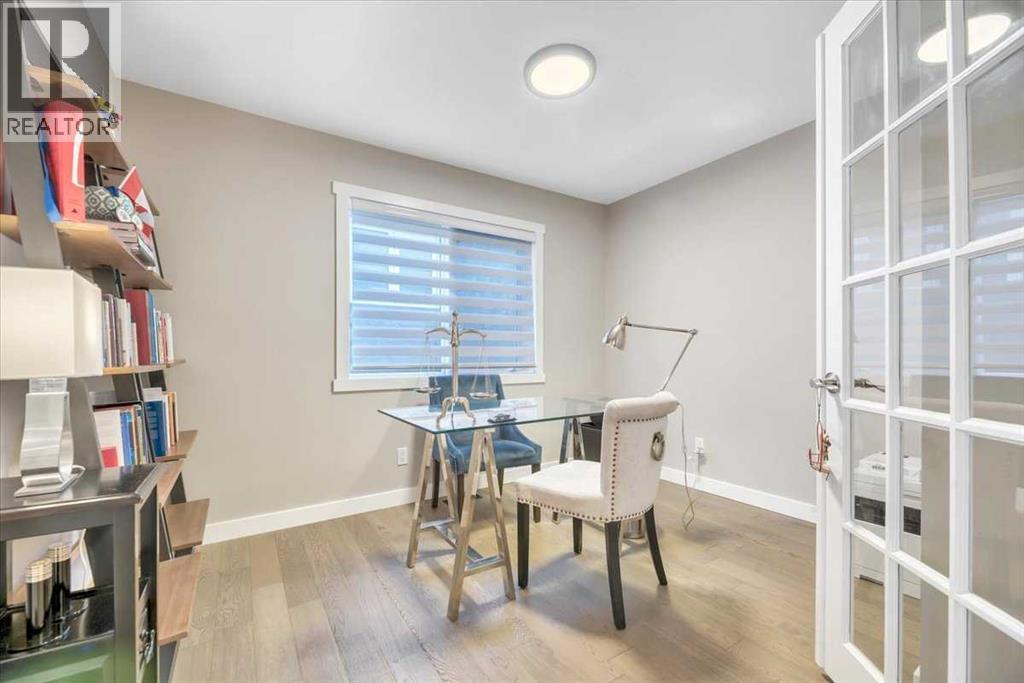 Single Family House for Sale in  SIGNAL HILL Circle SW Signal Hill Calgary 