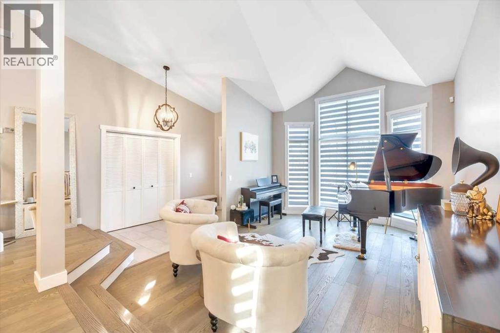 Single Family House for Sale in  SIGNAL HILL Circle SW Signal Hill Calgary 