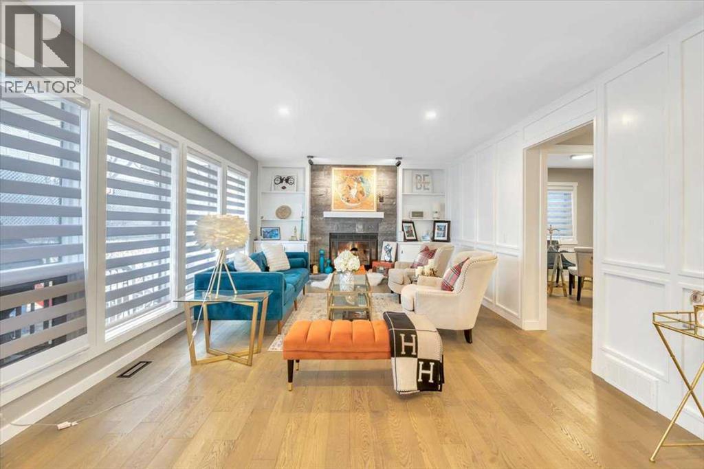 Single Family House for Sale in  SIGNAL HILL Circle SW Signal Hill Calgary 