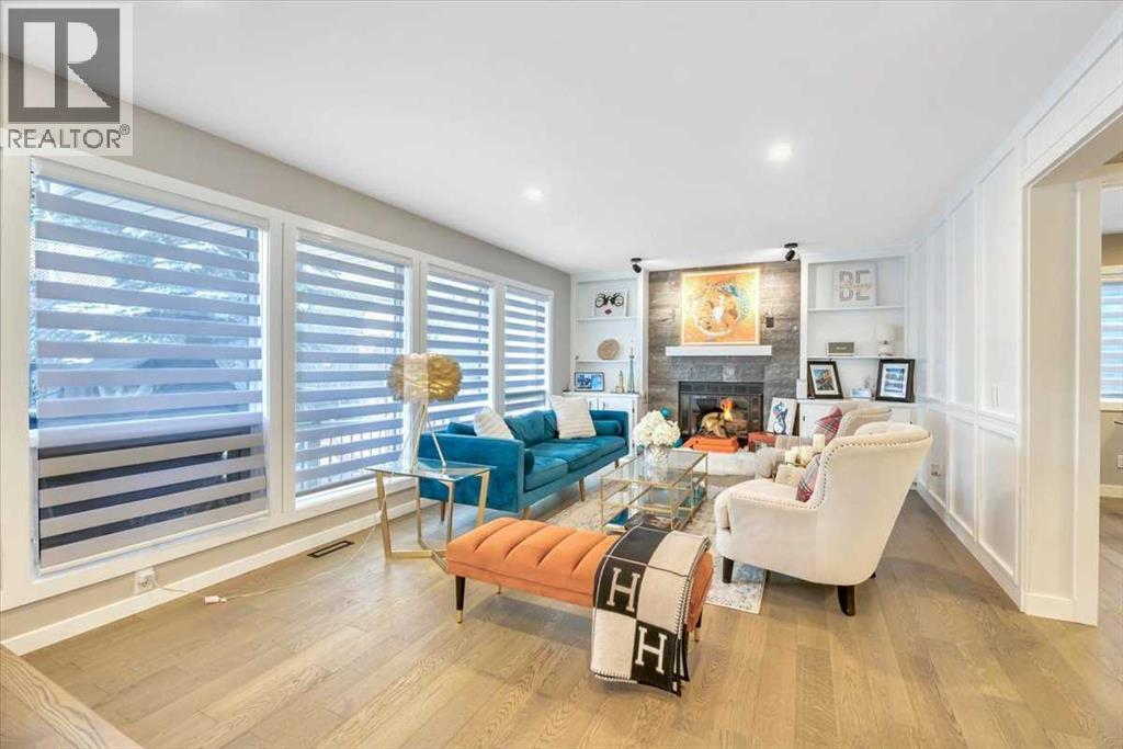 Single Family House for Sale in  SIGNAL HILL Circle SW Signal Hill Calgary 