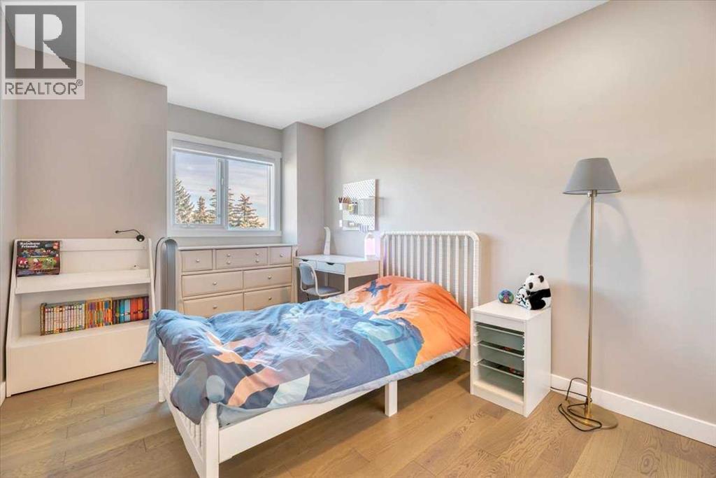 Single Family House for Sale in  SIGNAL HILL Circle SW Signal Hill Calgary 