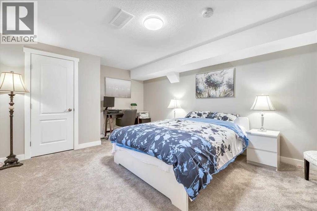 Single Family House for Sale in  SIGNAL HILL Circle SW Signal Hill Calgary 