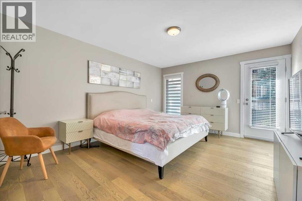 Single Family House for Sale in  SIGNAL HILL Circle SW Signal Hill Calgary 