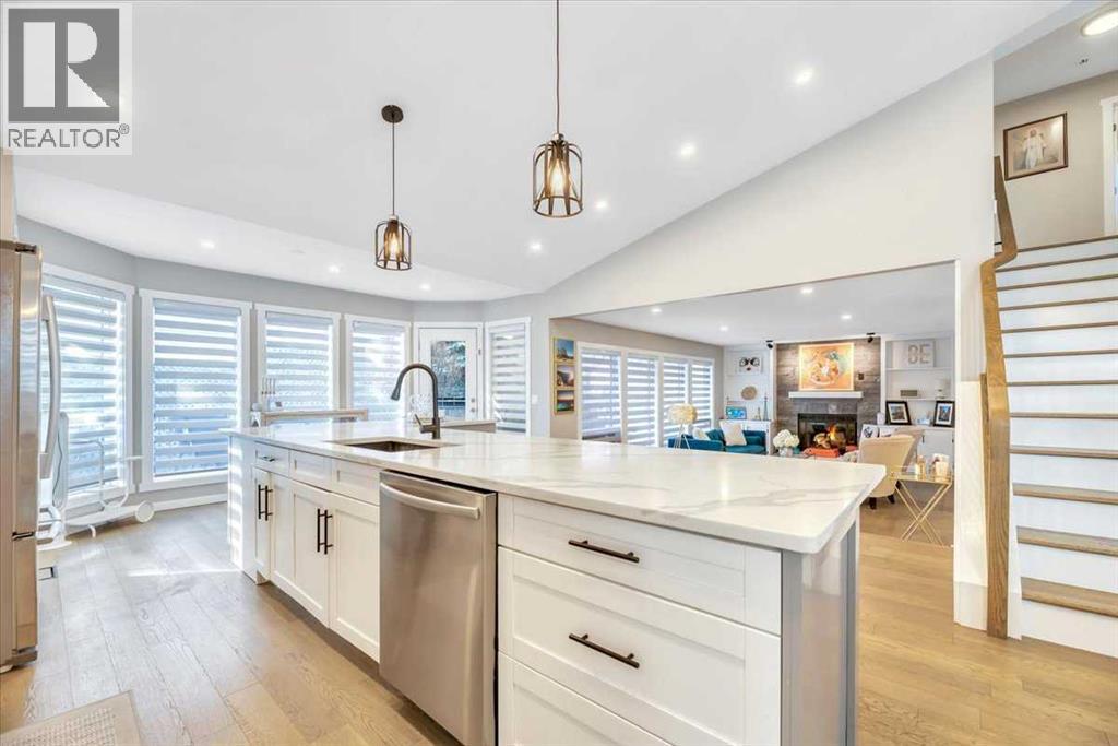 Single Family House for Sale in  SIGNAL HILL Circle SW Signal Hill Calgary 