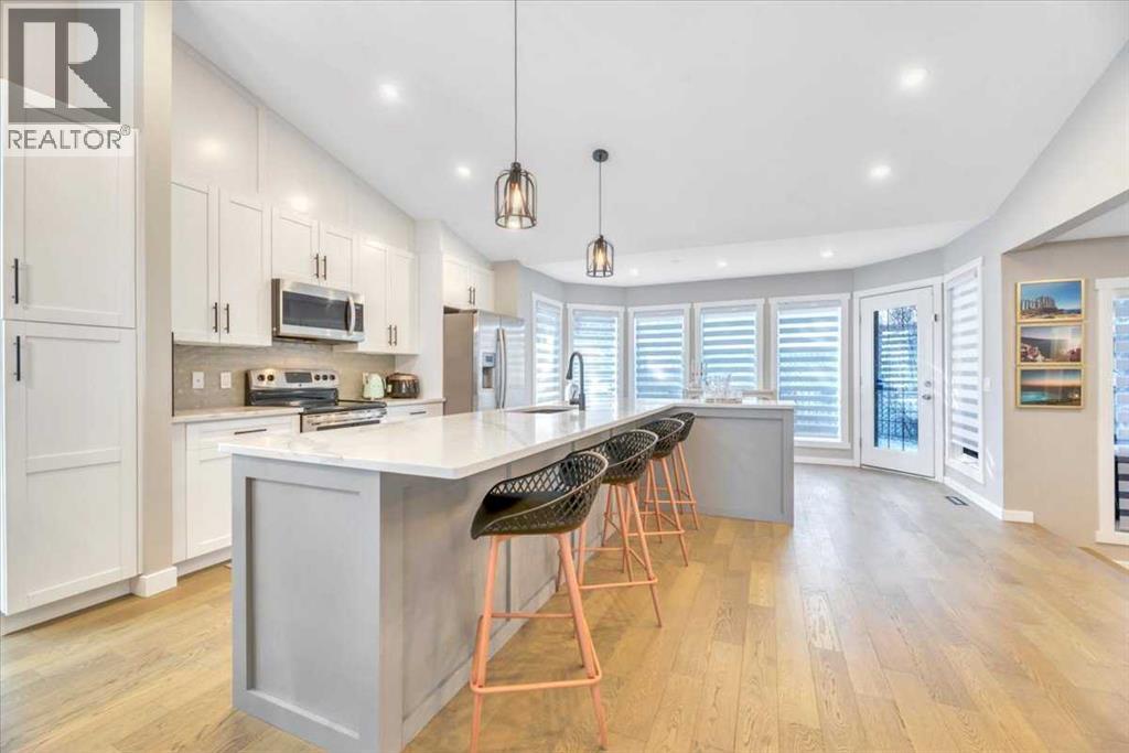 Single Family House for Sale in  SIGNAL HILL Circle SW Signal Hill Calgary 