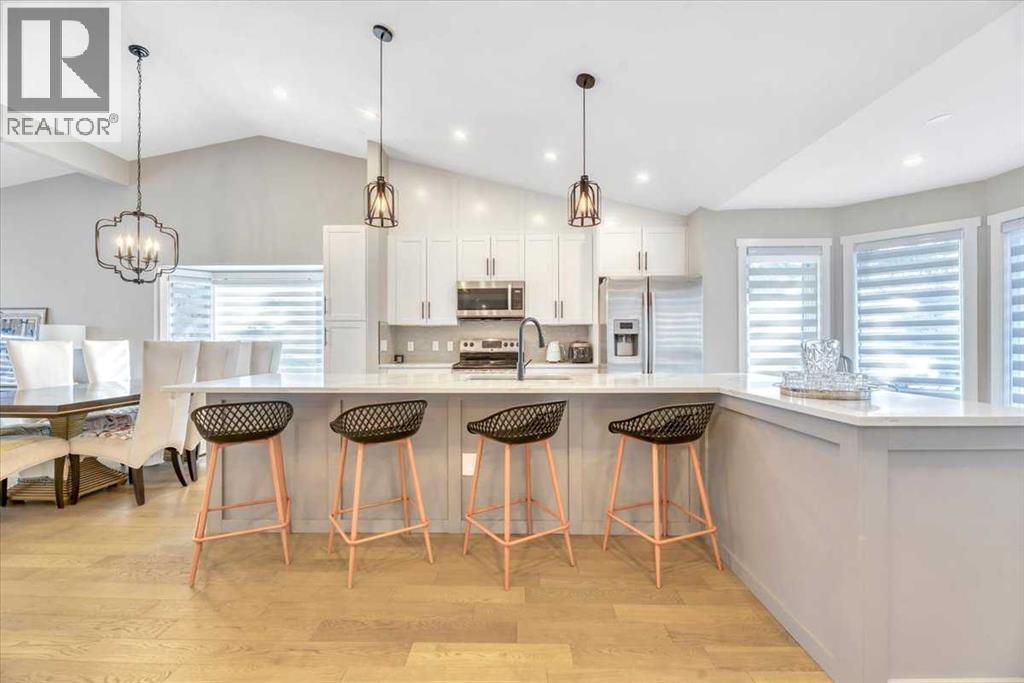 Single Family House for Sale in  SIGNAL HILL Circle SW Signal Hill Calgary 