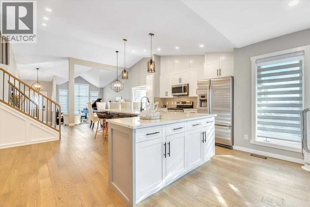 Single Family House for Sale in  SIGNAL HILL Circle SW Signal Hill Calgary 