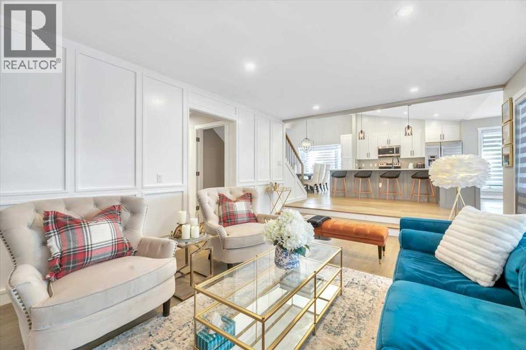 Single Family House for Sale in  SIGNAL HILL Circle SW Signal Hill Calgary 