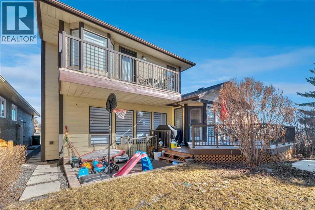 Single Family House for Sale in  SIGNAL HILL Circle SW Signal Hill Calgary 