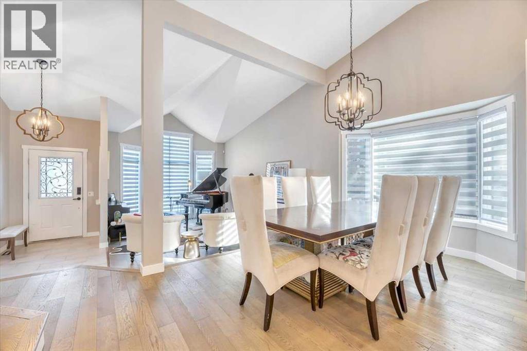 Single Family House for Sale in  SIGNAL HILL Circle SW Signal Hill Calgary 