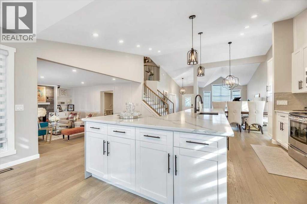 Single Family House for Sale in  SIGNAL HILL Circle SW Signal Hill Calgary 