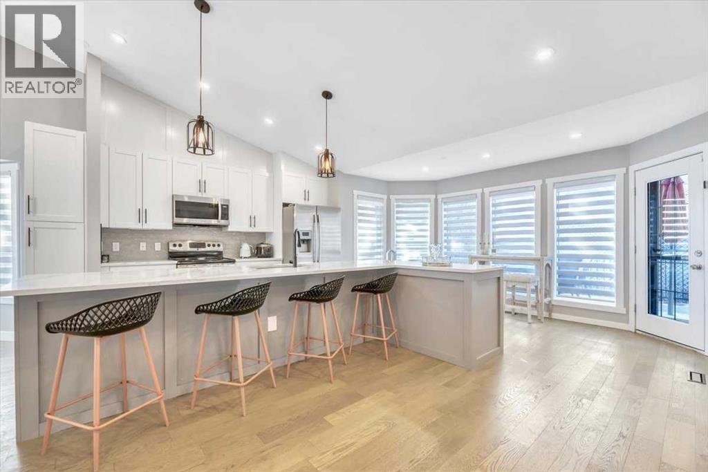 Single Family House for Sale in  SIGNAL HILL Circle SW Signal Hill Calgary 