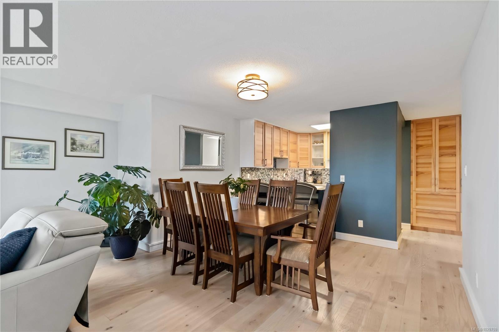 #501 2920 COOK ST - 12