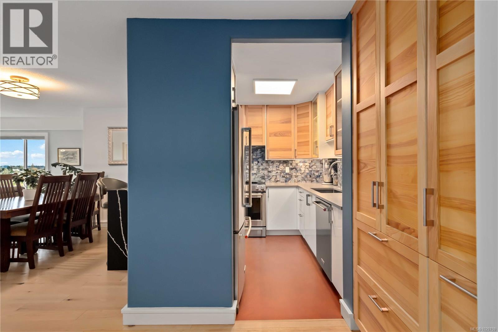 #501 2920 COOK ST - 14