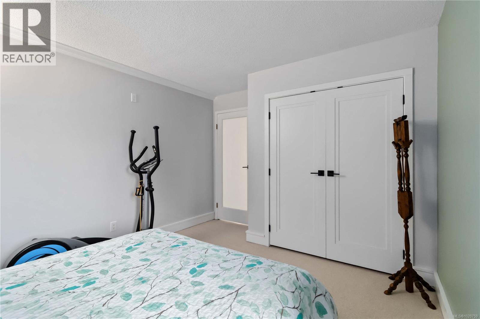 #501 2920 COOK ST - 35