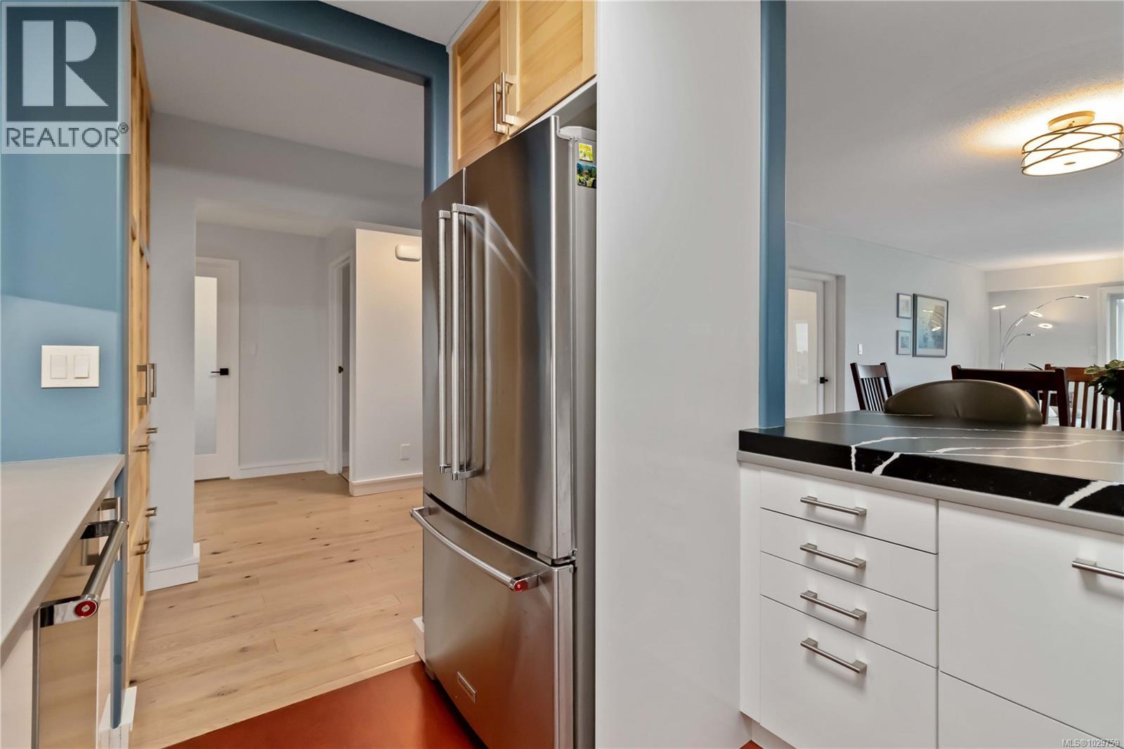 #501 2920 COOK ST - 17