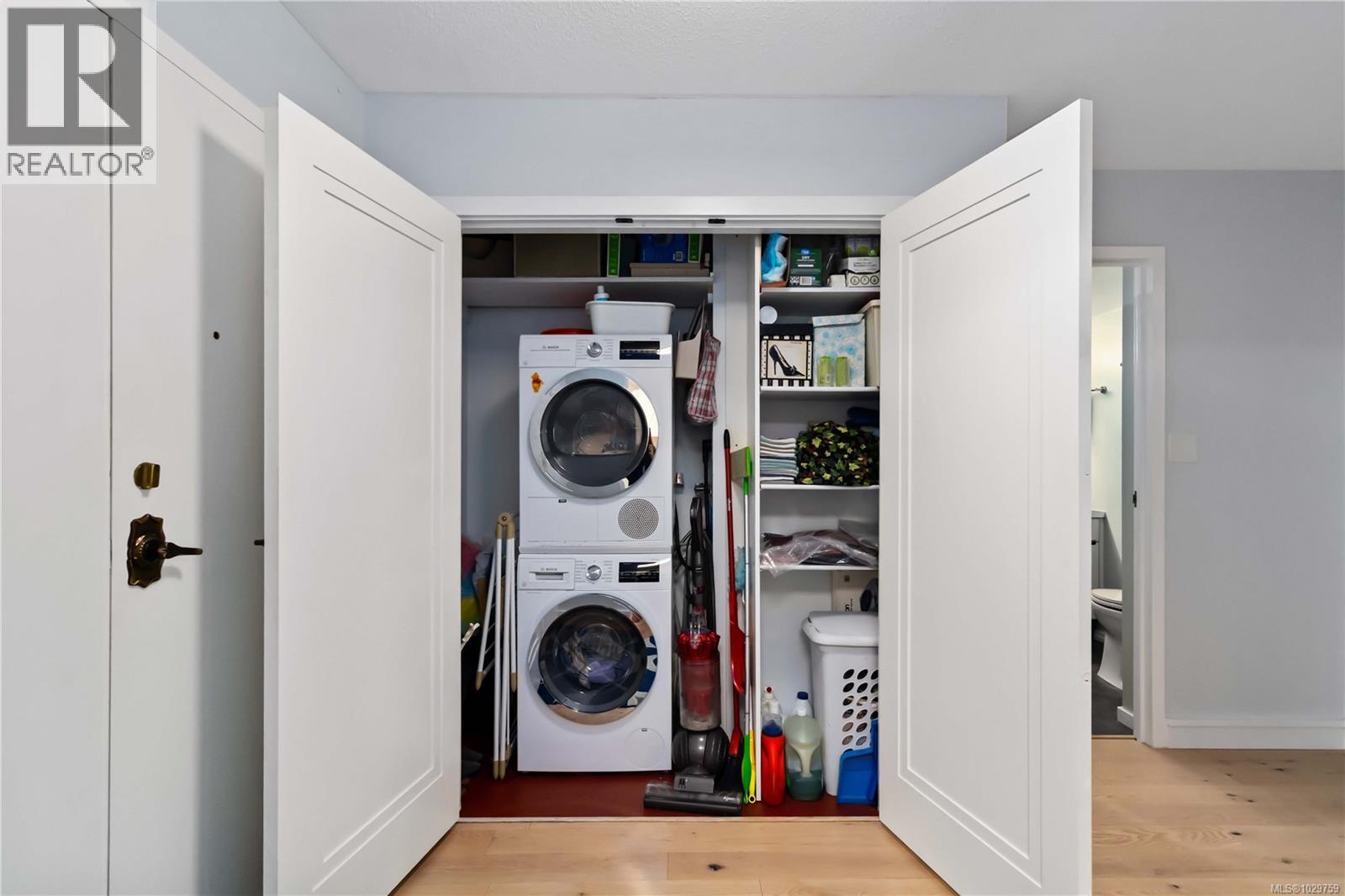 #501 2920 COOK ST - 38