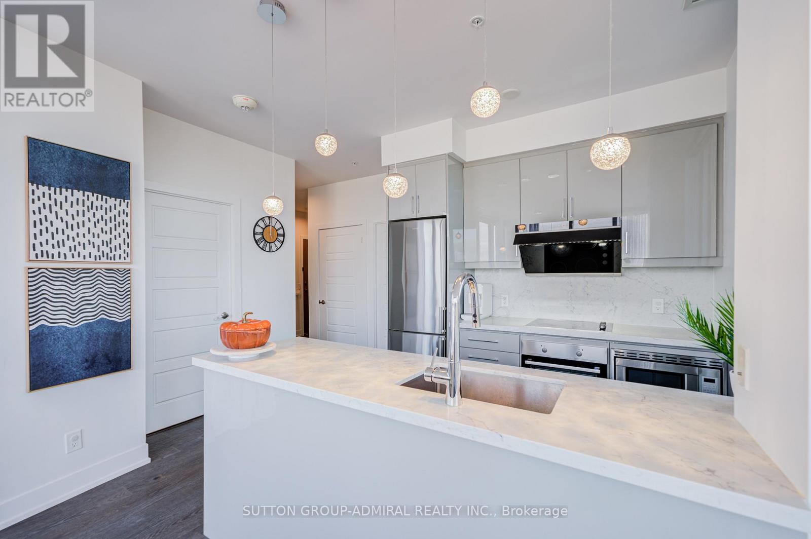 #912 7 KENASTON GARDENS - 13