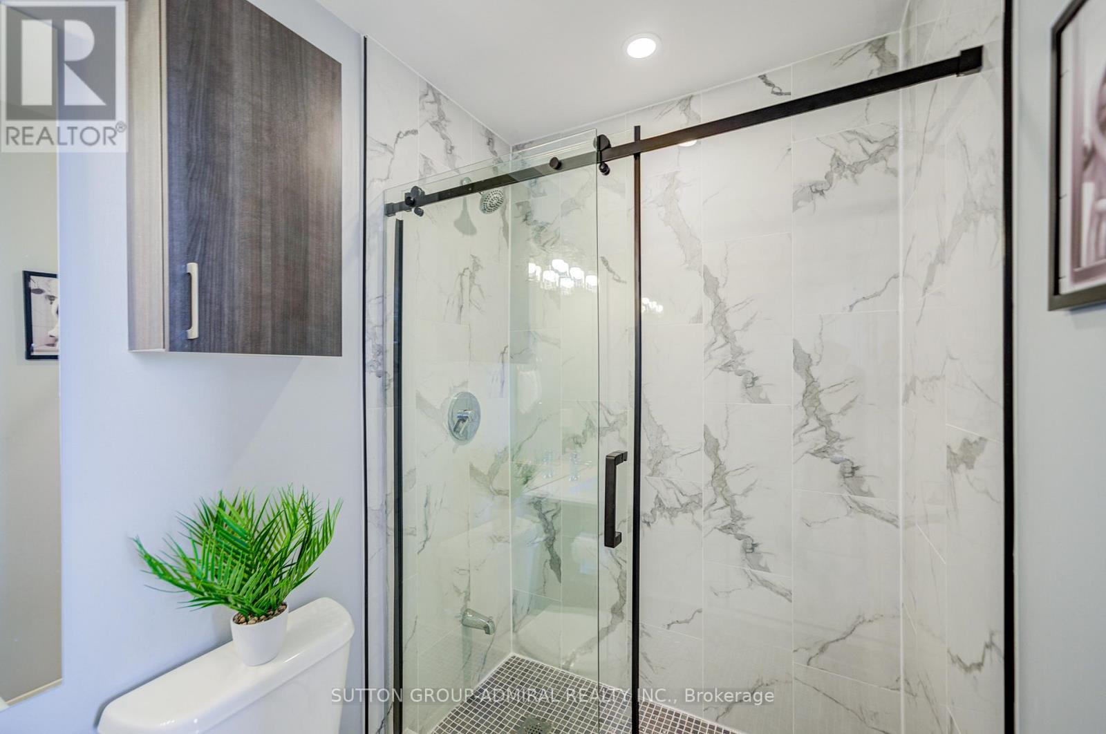 #912 7 KENASTON GARDENS - 26