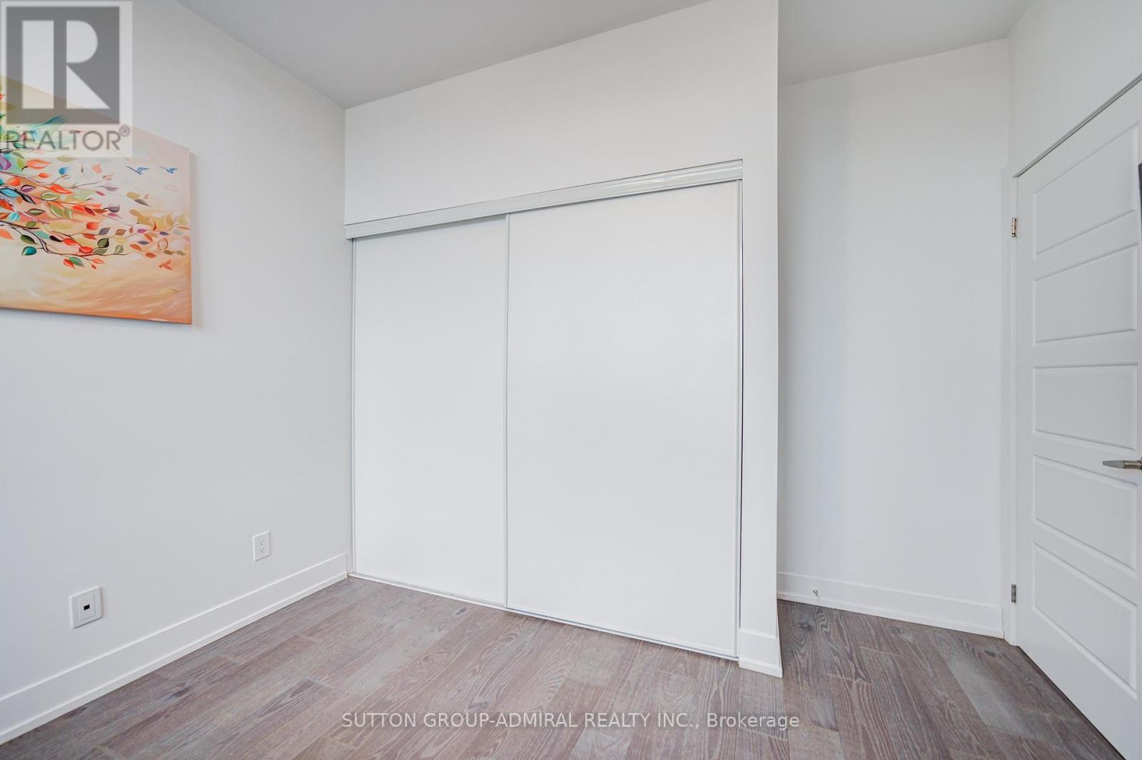 #912 7 KENASTON GARDENS - 29