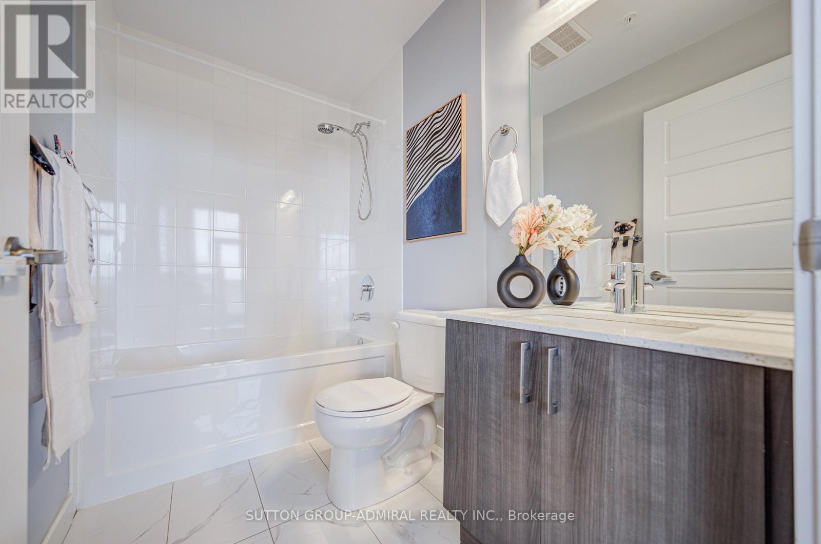 #912 7 KENASTON GARDENS - 31