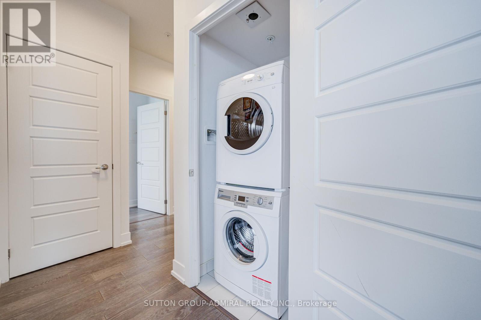 #912 7 KENASTON GARDENS - 32