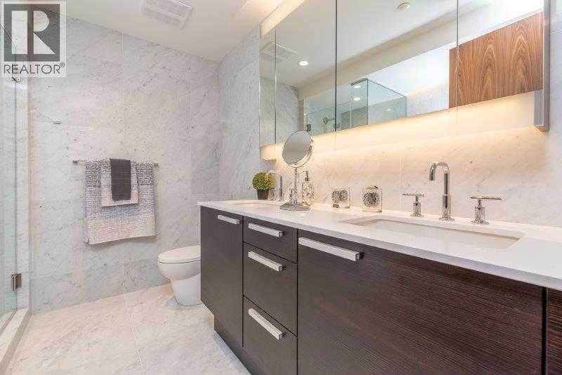 Single Family House for Sale in    Avenue SW Eau Claire Calgary 