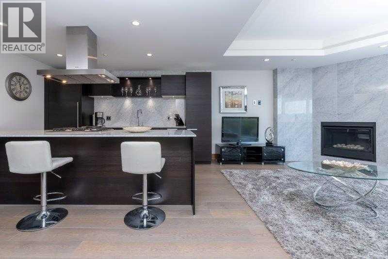 Single Family House for Sale in    Avenue SW Eau Claire Calgary 