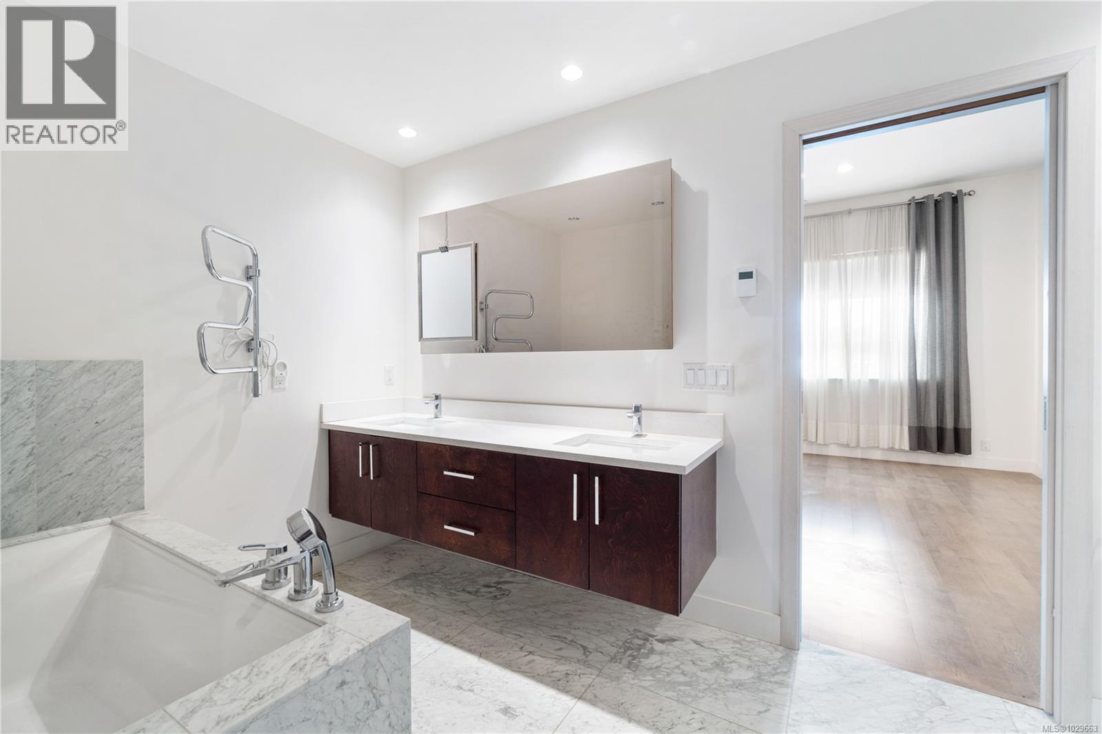 #403 10 CHAPEL ST - 17