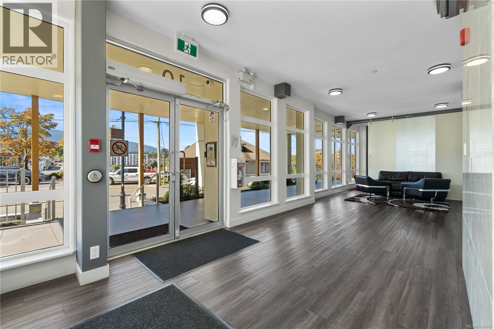 #403 10 CHAPEL ST - 26