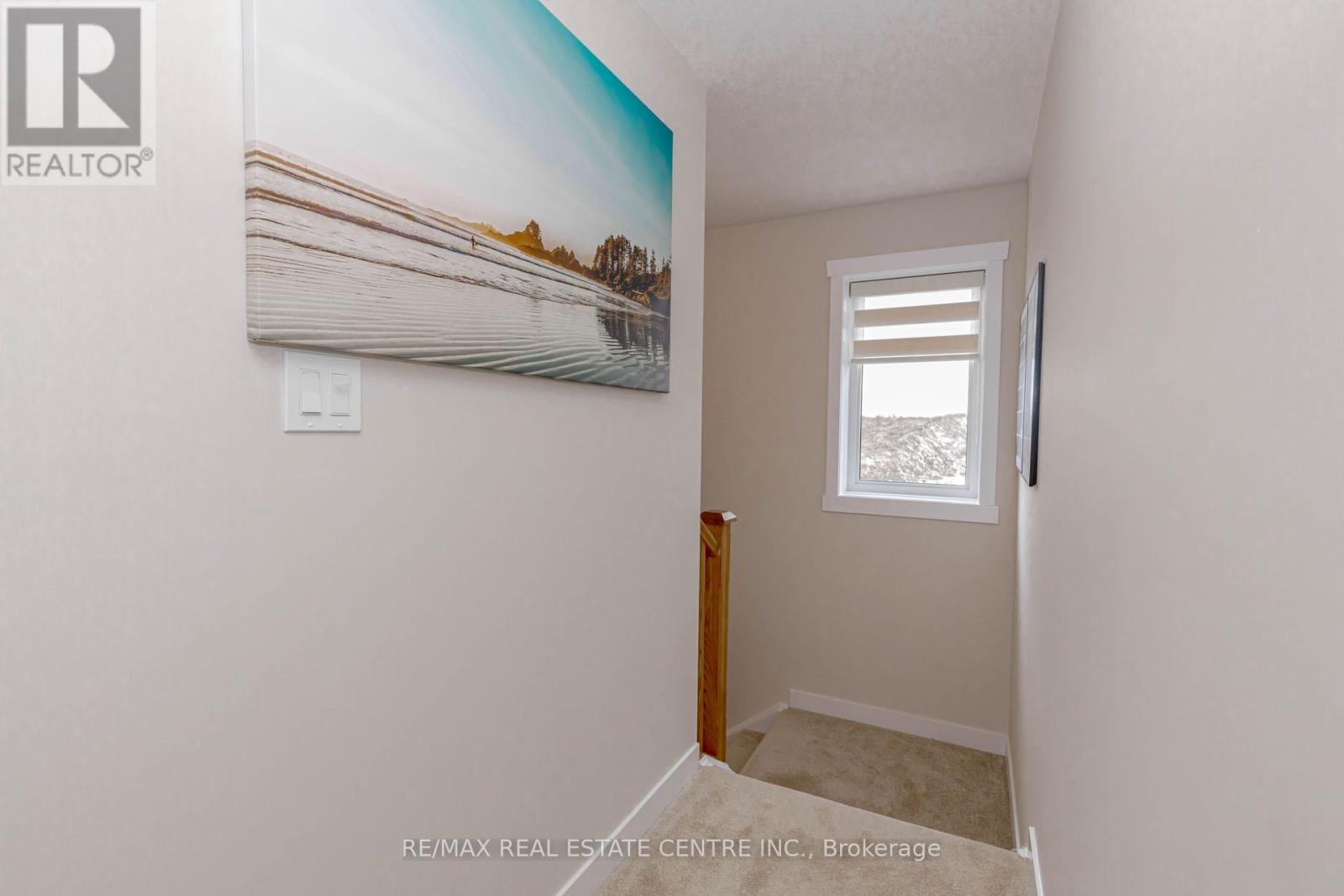 8 MOON CRESCENT, Cambridge, Ontario