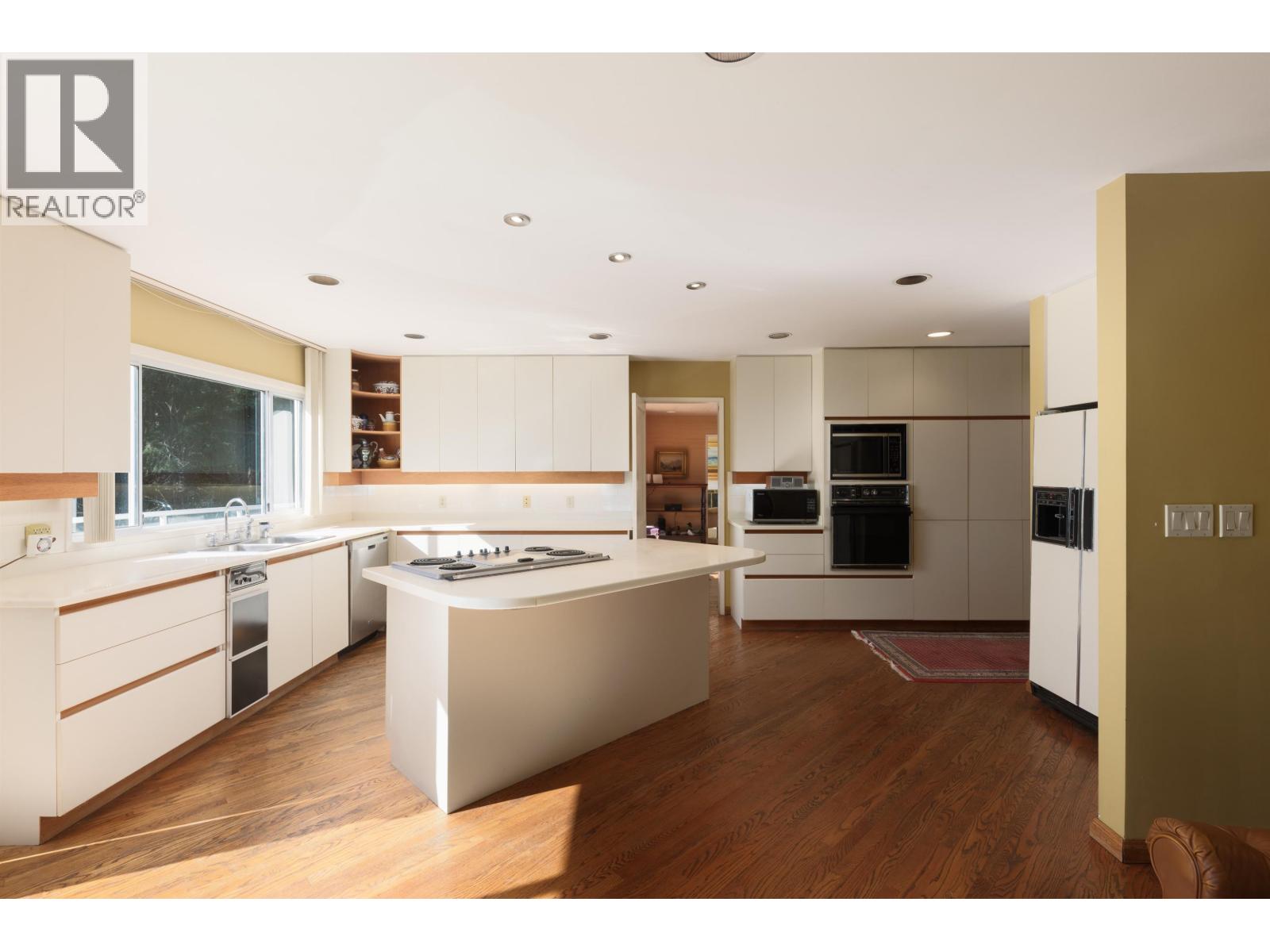 860 FAIRMILE ROAD, West Vancouver