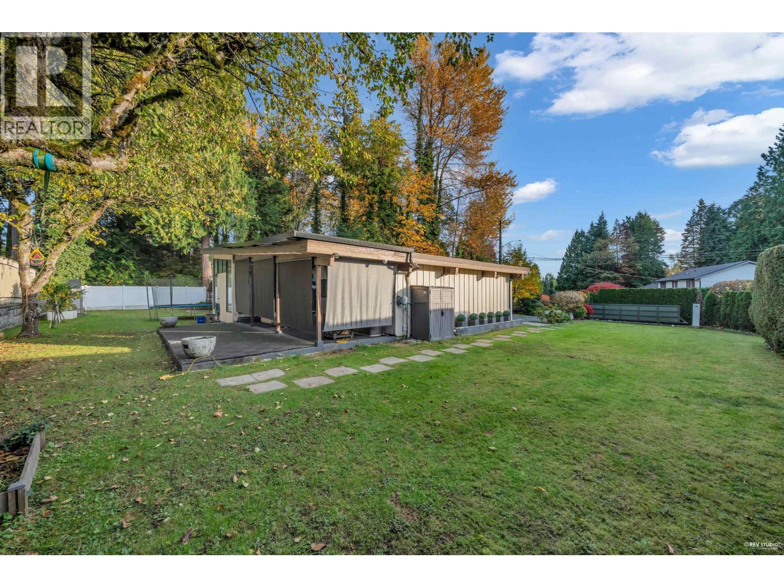 475 NEWLANDS ROAD, West Vancouver