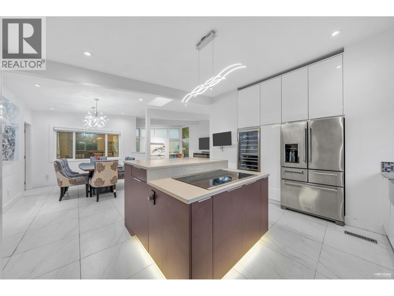 475 NEWLANDS ROAD, West Vancouver